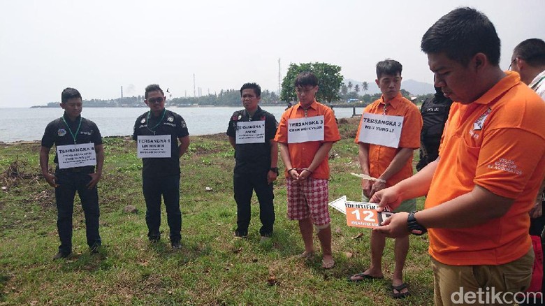 Sindikat Sabu 1 Ton Peragakan 26 Adegan Saat Rekonstruksi di Anyer Sindikat Sabu 1 Ton Peragakan 26 Adegan Saat Rekonstruksi di Anyer