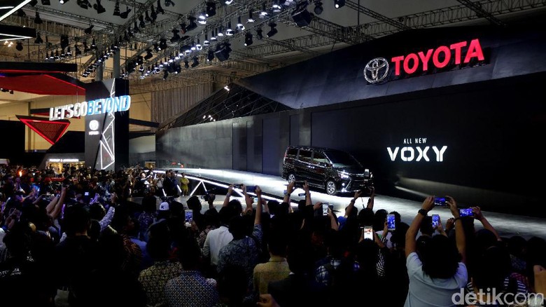 Harapan Toyota dengan Meluncurkan All New Voxy Harapan Toyota dengan Meluncurkan All New Voxy