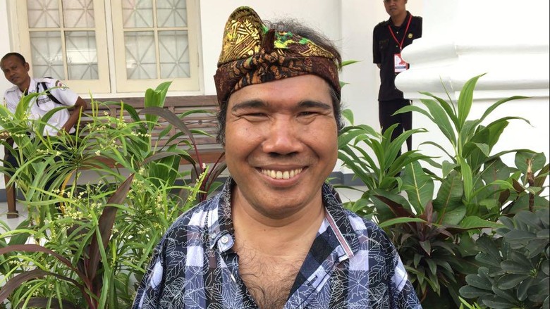 Sadikin, Pelukis dengan Kaki Asal Malang yang Go International Sadikin, Pelukis dengan Kaki Asal Malang yang Go International