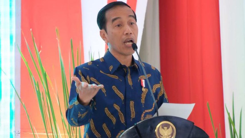 Jokowi: Pemda yang Percepat Urus Izin Jangan Cuma Dikasih Piala Jokowi: Pemda yang Percepat Urus Izin Jangan Cuma Dikasih Piala