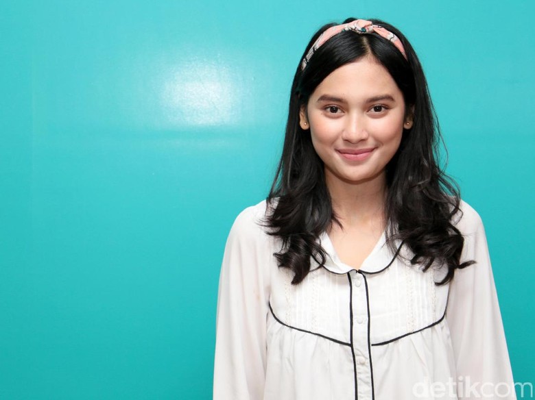 Indah Permatasari Bicara tentang Film A: Aku, Benci & Cinta Indah Permatasari Bicara tentang Film A: Aku, Benci & Cinta