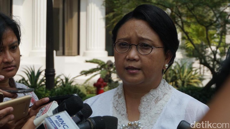 Menlu Cek ke Dubes RI di AS Soal Tewasnya Saksi Kunci e-KTP Menlu Cek ke Dubes RI di AS Soal Tewasnya Saksi Kunci e-KTP