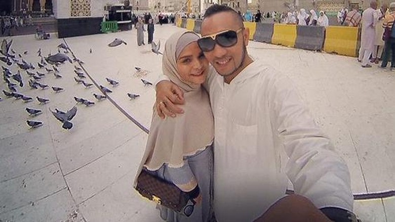 Enji eks Ayu Ting Ting Sudah 3 Kali Ingin Ceraikan Rozmanizar Enji eks Ayu Ting Ting Sudah 3 Kali Ingin Ceraikan Rozmanizar