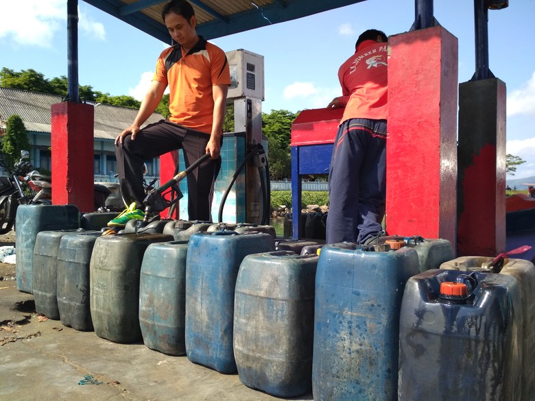 Nelayan Trenggalek Tolak Pencabutan Subsidi Solar Nelayan Trenggalek Tolak Pencabutan Subsidi Solar