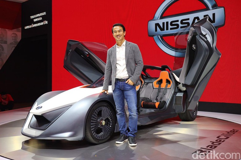 Joe Taslim Kepincut Mobil Listrik Super dari Nissan Joe Taslim Kepincut Mobil Listrik Super dari Nissan