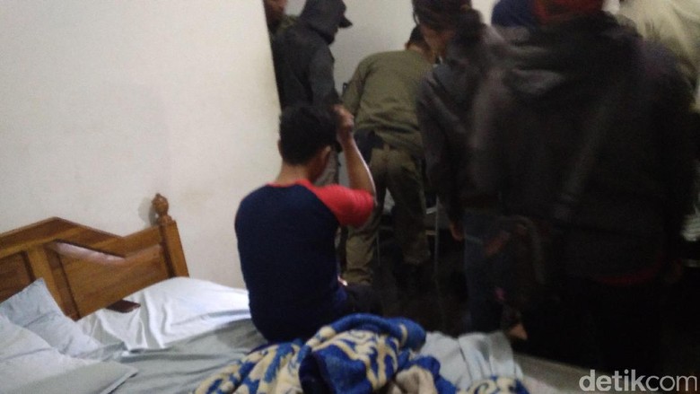 15 Pasangan Mesum Terjaring Operasi Pekat di Garut 15 Pasangan Mesum Terjaring Operasi Pekat di Garut