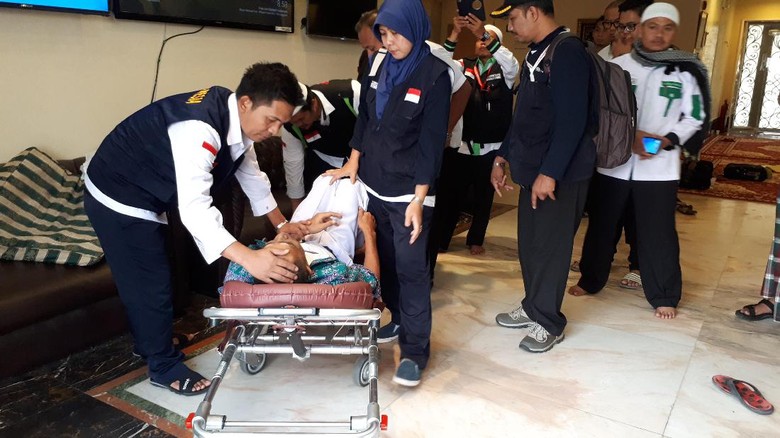 Jemaah Demensia Ingin Pulang Bikin Sibuk Petugas Haji Jemaah Demensia Ingin Pulang Bikin Sibuk Petugas Haji