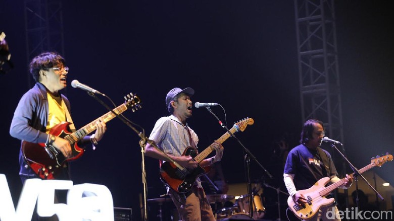 Glorious Time Buka Penampilan The Adams di We The Fest 2017 Glorious Time Buka Penampilan The Adams di We The Fest 2017