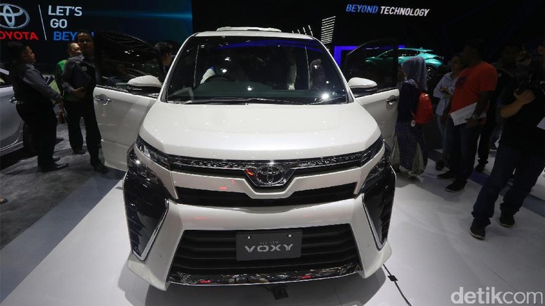 Toyota Voxy Tiba di Garasi Konsumen 2 Bulan Lagi Toyota Voxy Tiba di Garasi Konsumen 2 Bulan Lagi