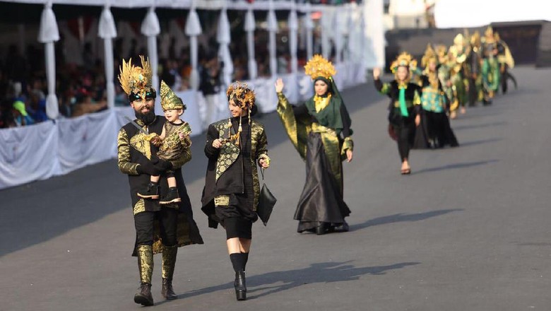 Foto: Jember Fashion Carnaval 2017 (dok Kemenpar) Foto: Jember Fashion Carnaval 2017 (dok Kemenpar)