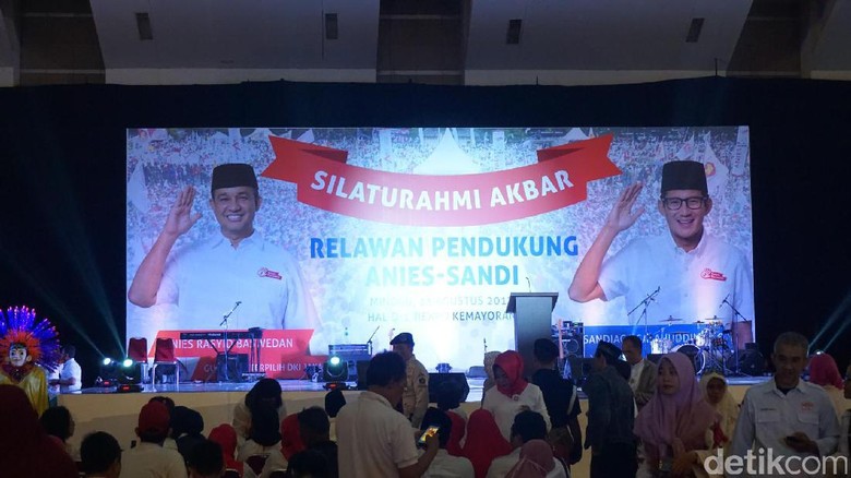 Anies-Sandi Gelar Silaturahmi Akbar Bersama Relawan Pendukung Anies-Sandi Gelar Silaturahmi Akbar Bersama Relawan Pendukung