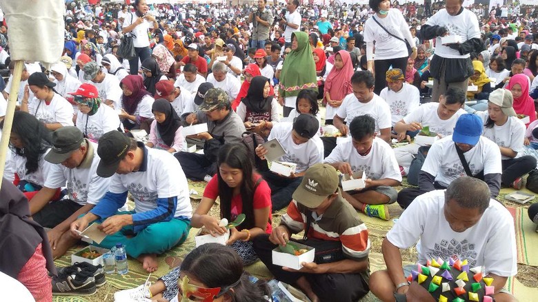 Antusiasme Warga Yogyakarta Meriahkan Pesta Rakyat Istimewa Antusiasme Warga Yogyakarta Meriahkan Pesta Rakyat Istimewa
