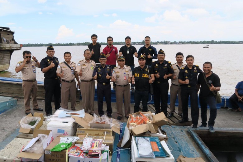 Bea Cukai Gagalkan Penyelundupan Ikan, Miras, dan Cerutu ilegal Bea Cukai Gagalkan Penyelundupan Ikan, Miras, dan Cerutu ilegal