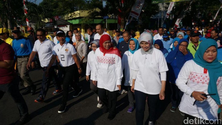 Rayakan HUT ke-72 RI, Mensos Jalan Sehat di Jombang Rayakan HUT ke-72 RI, Mensos Jalan Sehat di Jombang