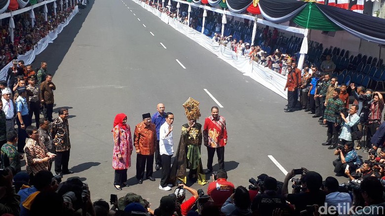 Jokowi dalam Jember Fashion Carnaval (Afif/detikTravel) Jokowi dalam Jember Fashion Carnaval (Afif/detikTravel)