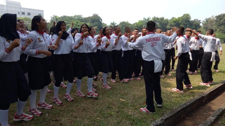 Yel-yel Pembangun Semangat Peserta Paskibraka HUT RI ke-72 Yel-yel Pembangun Semangat Peserta Paskibraka HUT RI ke-72