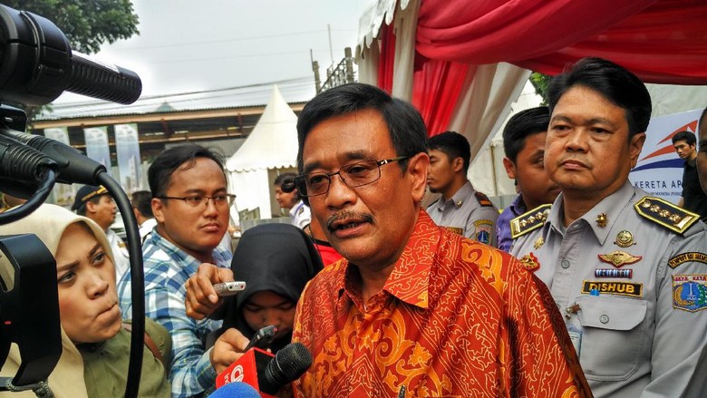 Djarot Siap Tindak Tegas Pedagang Hewan Kurban di Trotoar Djarot Siap Tindak Tegas Pedagang Hewan Kurban di Trotoar