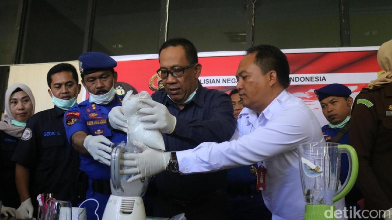 Polda Sulsel Musnahkan 1 Kg Sabu Polda Sulsel Musnahkan 1 Kg Sabu