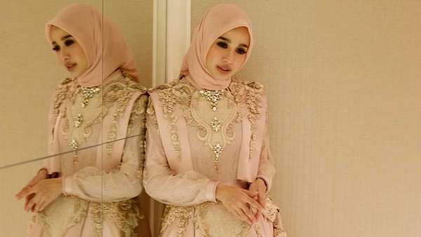 <i>Dear</i> Laudya Cynthia Bella, Kapan Bicara Soal Rencana Nikah? <i>Dear</i> Laudya Cynthia Bella, Kapan Bicara Soal Rencana Nikah?