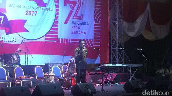 Nyanyikan Lagu Keroncong, Djarot Buka Gebyar Jakarta Merah Putih Nyanyikan Lagu Keroncong, Djarot Buka Gebyar Jakarta Merah Putih