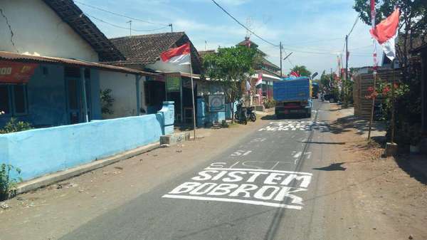 Tolak Digusur, Warga Kediri Pertahankan Makam Desa Tolak Digusur, Warga Kediri Pertahankan Makam Desa