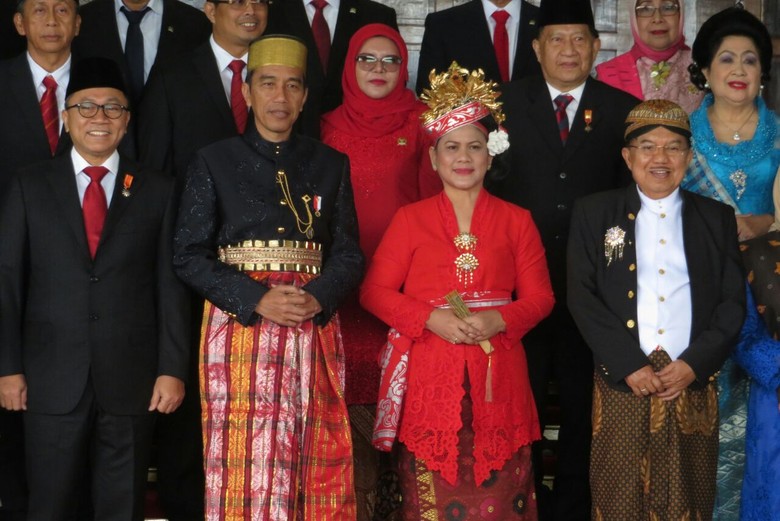 Datang Berbarengan, Jokowi-JK Tiba di Gedung DPR