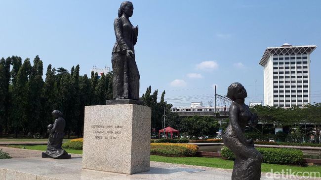 Begini Asal Muasal Patung RA Kartini Beraksara Asing di Monas Begini Asal Muasal Patung RA Kartini Beraksara Asing di Monas