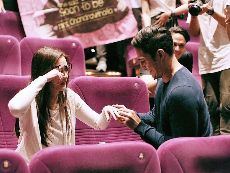 So Sweet! Marcel Chandrawinata Bikin Baper Saat Lamar Kekasih So Sweet! Marcel Chandrawinata Bikin Baper Saat Lamar Kekasih