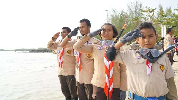 Laporan Upacara 17 Agustus di Bawah Laut Selat Sunda Laporan Upacara 17 Agustus di Bawah Laut Selat Sunda