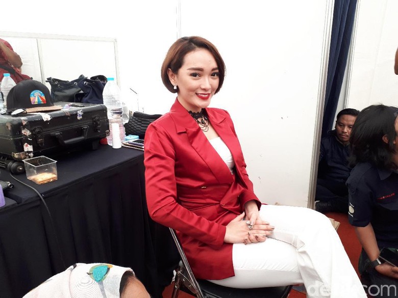 Dear Ryan, Kapan Zaskia Gotik Dinikahin? Dear Ryan, Kapan Zaskia Gotik Dinikahin?