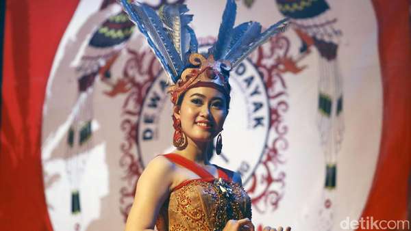 Kelakar Dayak di Perbatasan: Garuda di Dada tapi Ringgit di Perut Kelakar Dayak di Perbatasan: Garuda di Dada tapi Ringgit di Perut