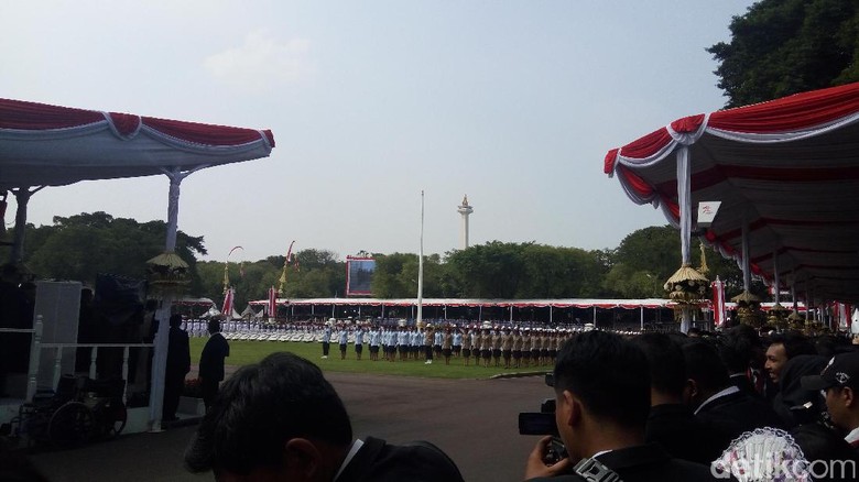 17 Dentum Meriam Jadi Pembuka Upacara Peringatan Detik Proklamasi 17 Dentum Meriam Jadi Pembuka Upacara Peringatan Detik Proklamasi