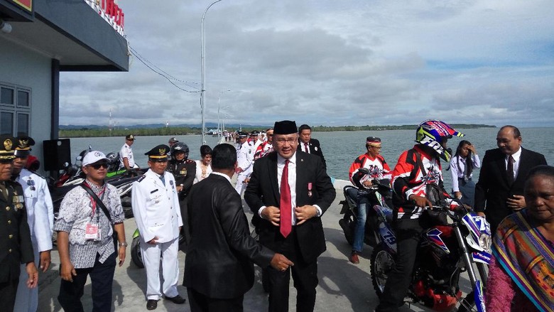 Diikuti 1.478 Paskibraka, Upacara di Perbatasan Pecahkan Rekor MURI Diikuti 1.478 Paskibraka, Upacara di Perbatasan Pecahkan Rekor MURI