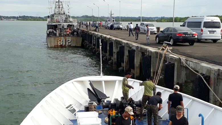 Speedboat Rombongan Kemendes Terombang-ambing di Perairan Tarakan Speedboat Rombongan Kemendes Terombang-ambing di Perairan Tarakan