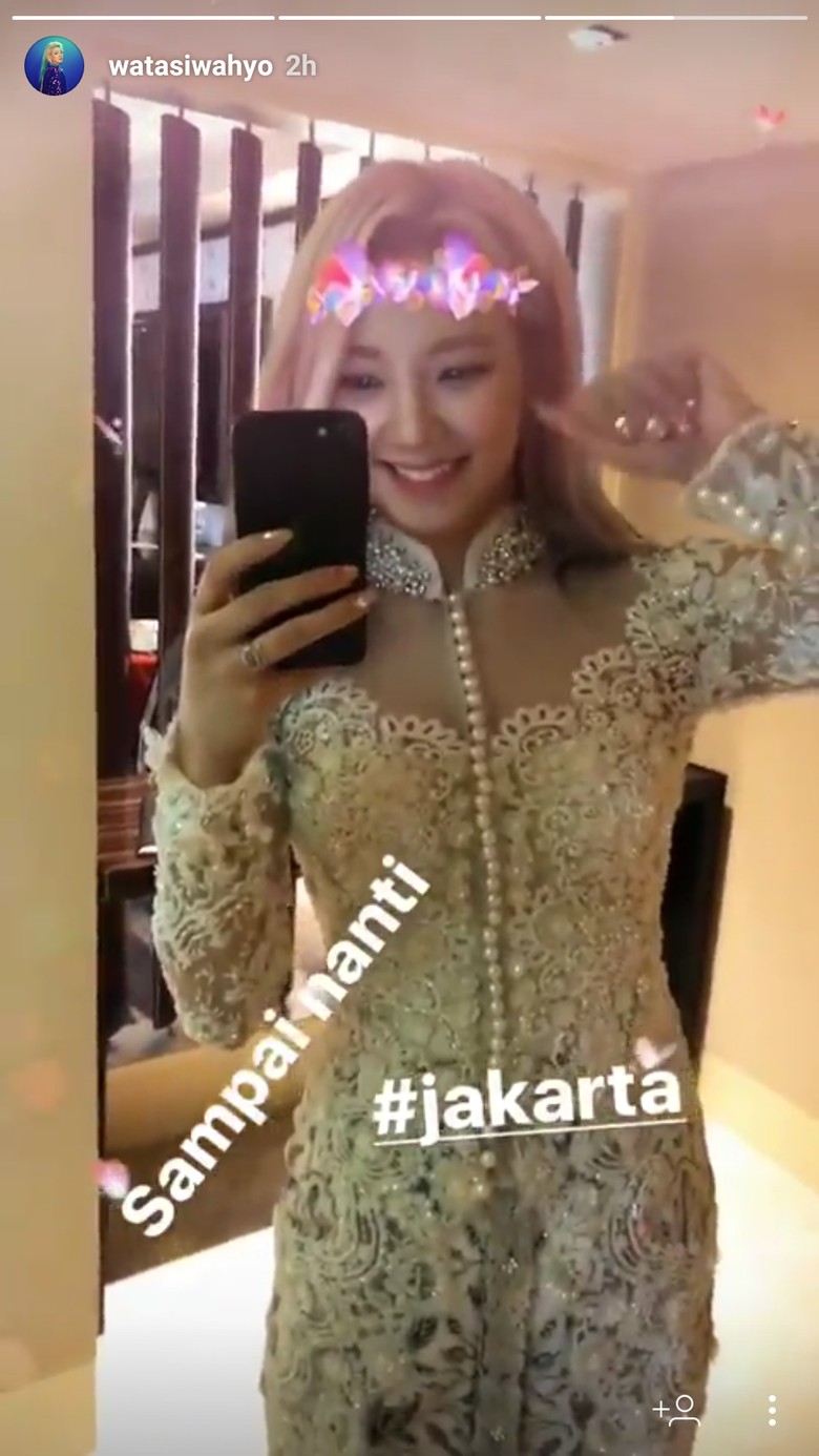 Pretty! Hyoyeon SNSD Pamer Kebaya Sebelum Tampil di Jakarta Pretty! Hyoyeon SNSD Pamer Kebaya Sebelum Tampil di Jakarta