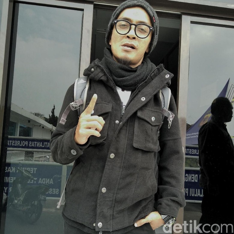 Jalan Kelam Ustaz Gapleh Evie: Kisah Penjara, Ibu dan Hijrah Jalan Kelam Ustaz Gapleh Evie: Kisah Penjara, Ibu dan Hijrah