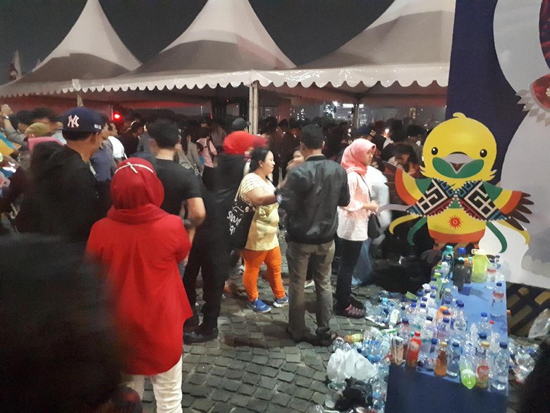 Catat! Penonton Countdown Asian Games Dilarang Bawa Botol Minum Catat! Penonton Countdown Asian Games Dilarang Bawa Botol Minum