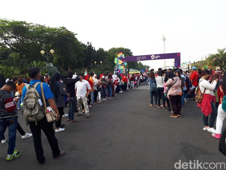 Penonton Countdown Asian Games 2018 Mulai Padati Monas Penonton Countdown Asian Games 2018 Mulai Padati Monas