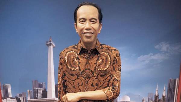 Patung Jokowi di Antara Monas, Masjid Istiqlal dan Gereja Katedral Patung Jokowi di Antara Monas, Masjid Istiqlal dan Gereja Katedral