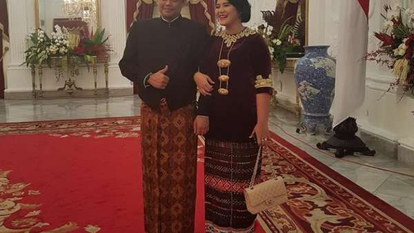 Hadiri Upacara di Istana, Kahiyang Unggah Foto Bersama Calon Suami Hadiri Upacara di Istana, Kahiyang Unggah Foto Bersama Calon Suami