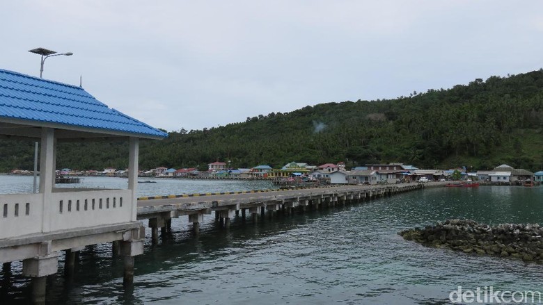 Di Pulau Terluar RI Ini Harga BBM Masih Rp 13.000/Liter Di Pulau Terluar RI Ini Harga BBM Masih Rp 13.000/Liter