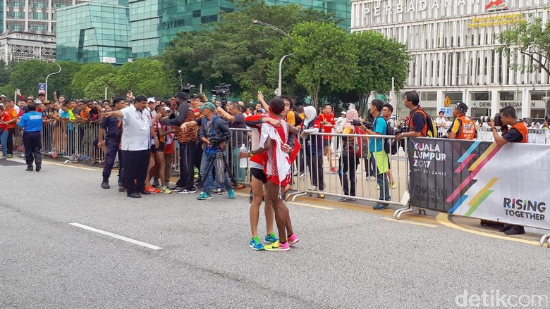 Kisah Botol Minum dalam Persaingan Agus Prayogo-Soh Rui Yong Kisah Botol Minum dalam Persaingan Agus Prayogo-Soh Rui Yong