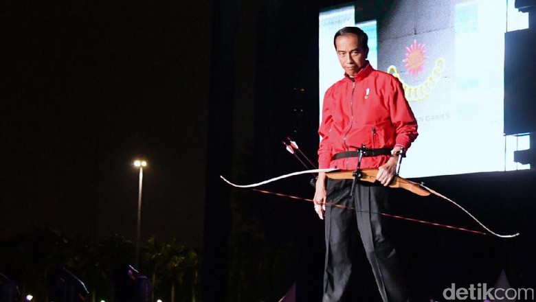 Hadiri Countdown Asian Games 2018, Presiden Jokowi Kenakan Jaket Merah Hadiri Countdown Asian Games 2018, Presiden Jokowi Kenakan Jaket Merah