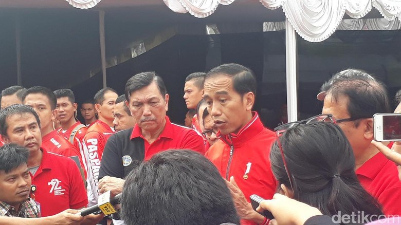 Bendera RI Terbalik di Malaysia, Jokowi: Tak Usah Dibesar-besarkan Bendera RI Terbalik di Malaysia, Jokowi: Tak Usah Dibesar-besarkan