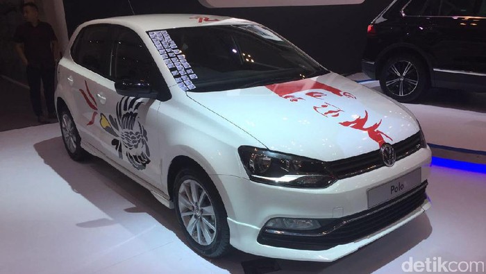 Ada Gambar Bung Karno di Mobil VW Polo Ada Gambar Bung Karno di Mobil VW Polo