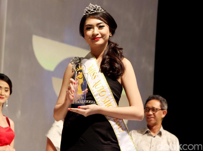Mobil Ramah Lingkungan di Mata Miss Auto Show 2017 Mobil Ramah Lingkungan di Mata Miss Auto Show 2017