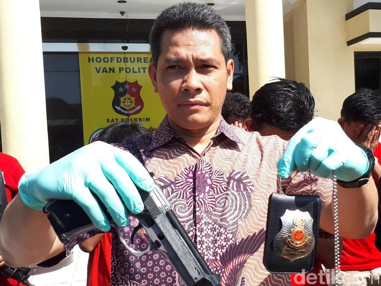 Polisi Gadungan Pembawa Kabur Motor Dibekuk Polrestabes Surabaya Polisi Gadungan Pembawa Kabur Motor Dibekuk Polrestabes Surabaya