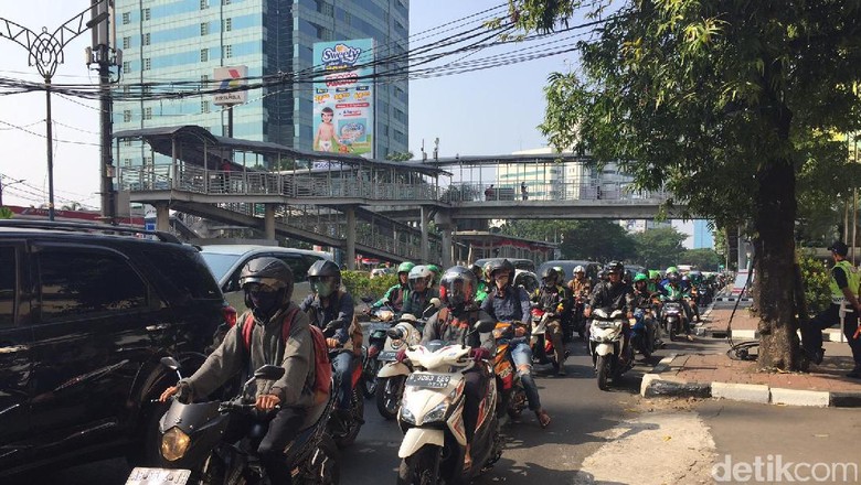 Daripada Melarang, Mending Ada Ganjil Genap untuk Motor Daripada Melarang, Mending Ada Ganjil Genap untuk Motor