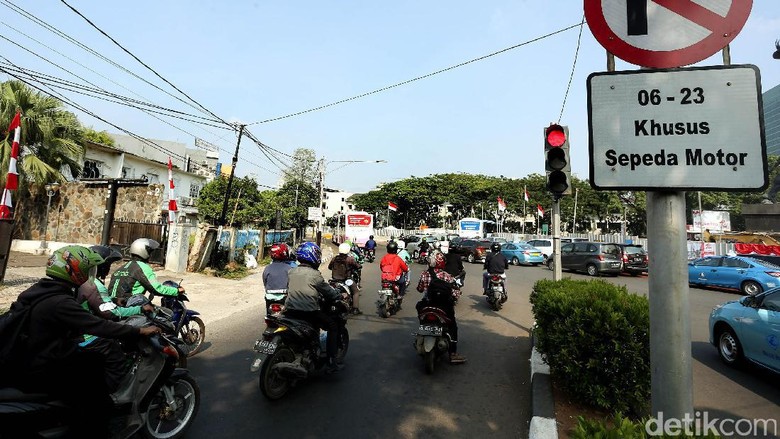 Motor Dilarang Lewat Sudirman, Armada Trans Jakarta Harus Ditambah Motor Dilarang Lewat Sudirman, Armada Trans Jakarta Harus Ditambah