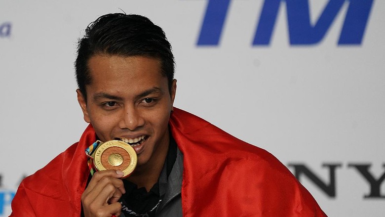 Siman Puas dengan Medali Emas, tapi Tidak dengan Catatan Waktu Siman Puas dengan Medali Emas, tapi Tidak dengan Catatan Waktu
